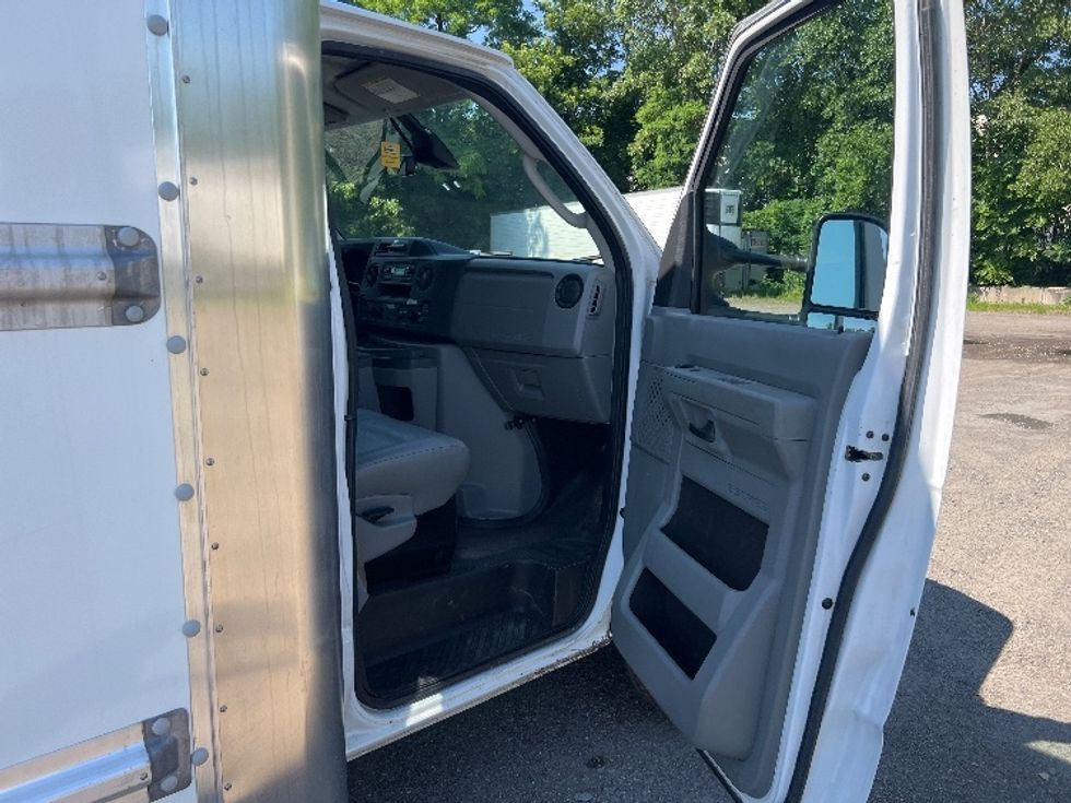 Light Duty Box Truck-Light and Medium Duty Trucks-Ford-2022-E350-Rochester-NY-102,546\n\t\tmiles-$ 28,250 - Image 20