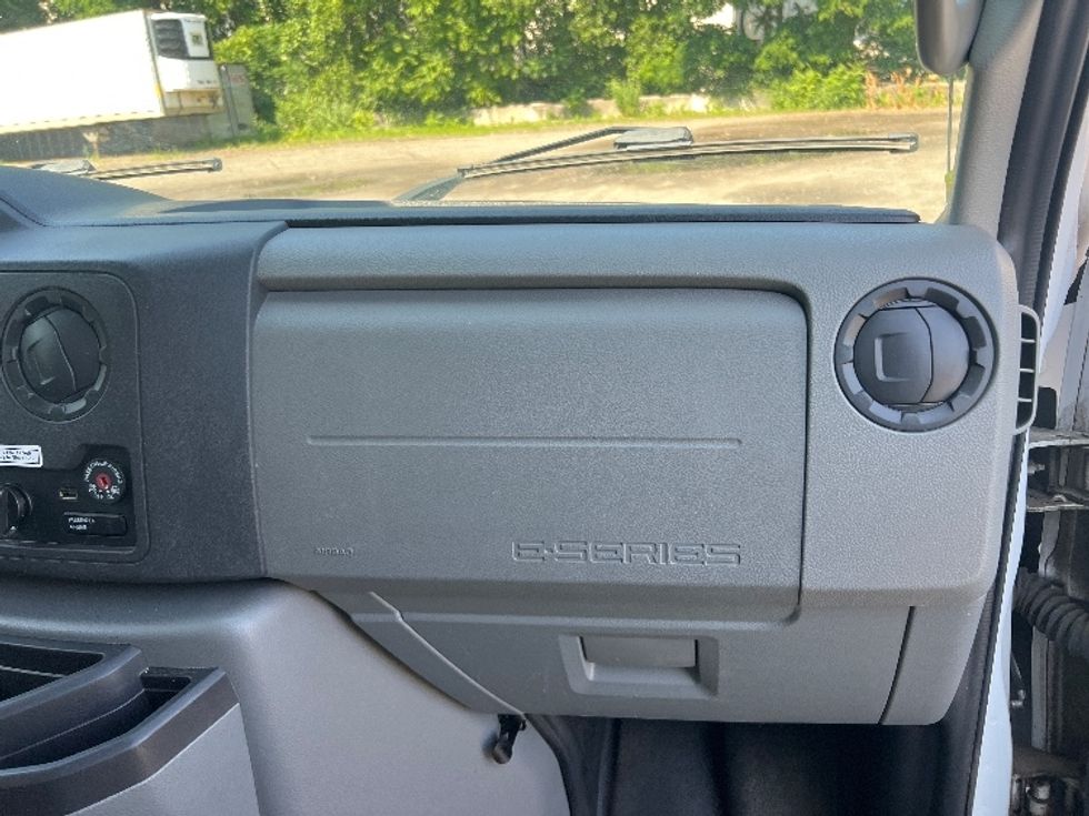 Light Duty Box Truck-Light and Medium Duty Trucks-Ford-2022-E350-Rochester-NY-102,546\n\t\tmiles-$ 28,250 - Image 21