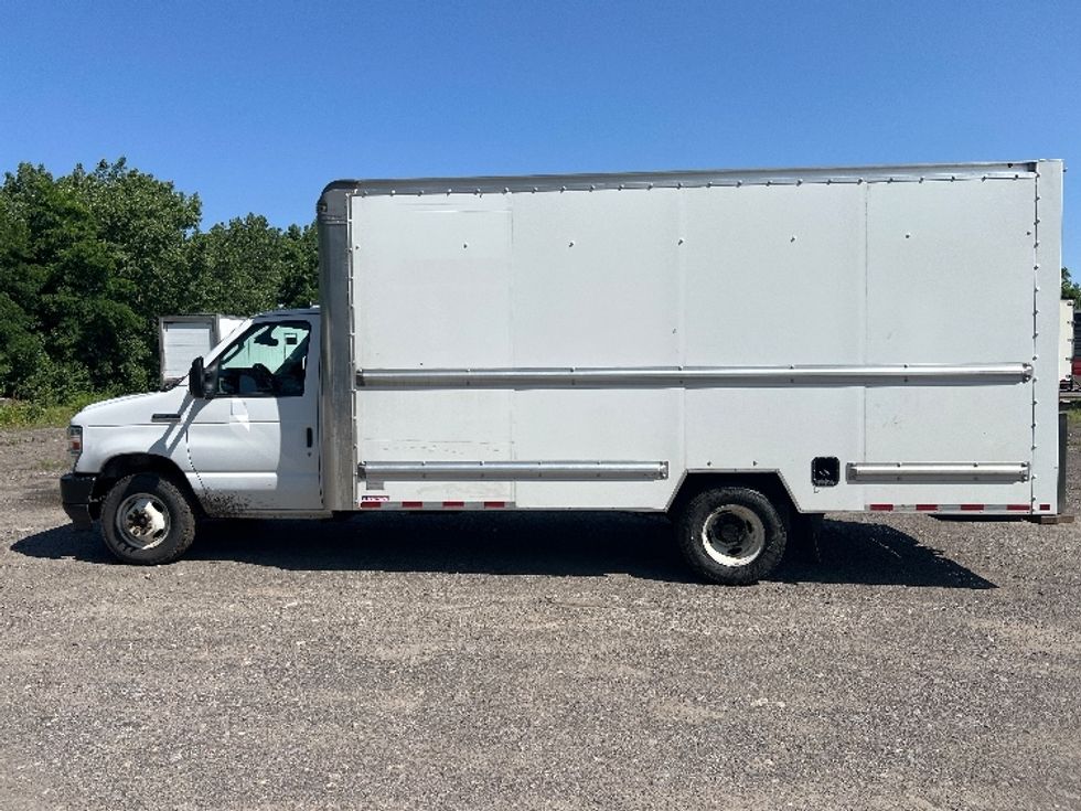 Light Duty Box Truck-Light and Medium Duty Trucks-Ford-2022-E350-Rochester-NY-102,546\n\t\tmiles-$ 28,250 - Image 4