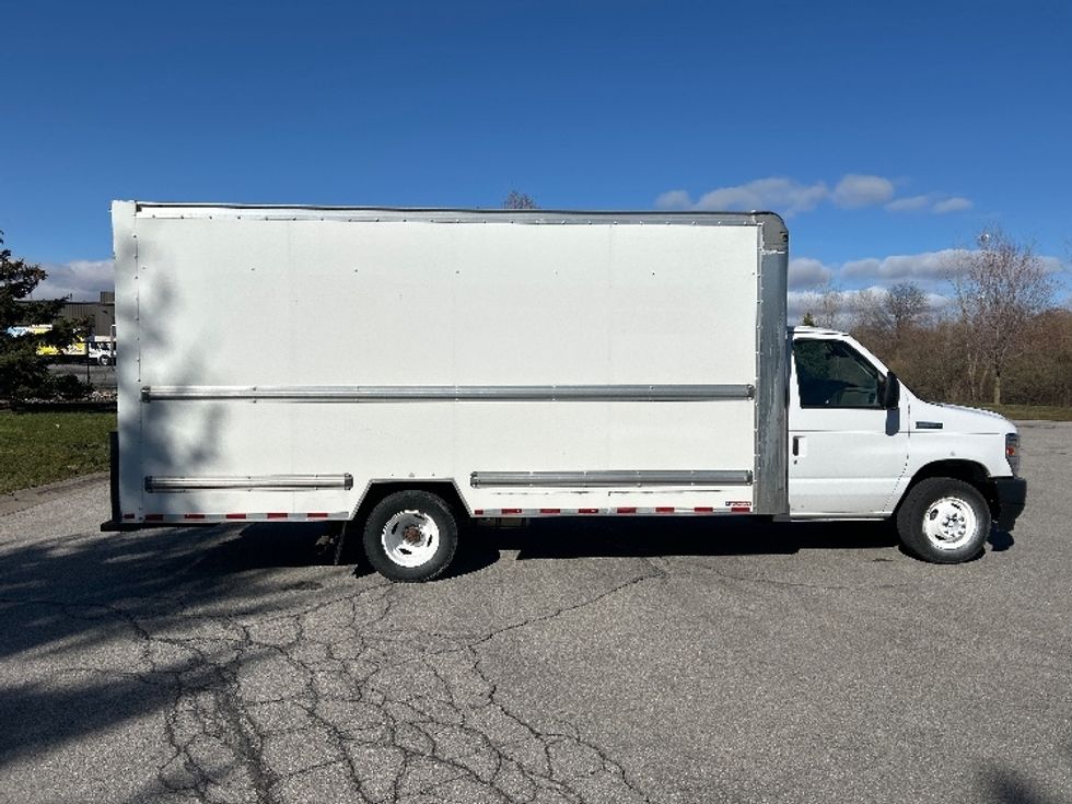 Light Duty Box Truck-Light and Medium Duty Trucks-Ford-2022-E350-Rochester-NY-116,896\n\t\tmiles-$ 27,250 - Image 13