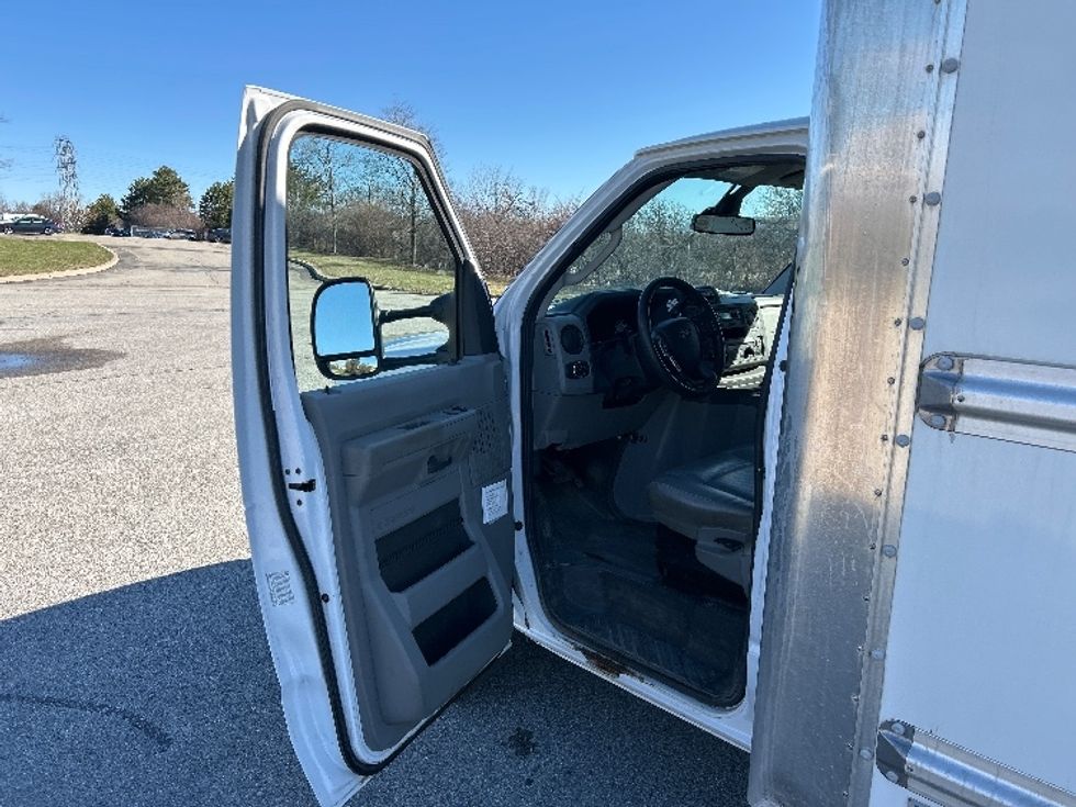Light Duty Box Truck-Light and Medium Duty Trucks-Ford-2022-E350-Rochester-NY-116,896\n\t\tmiles-$ 27,250 - Image 14