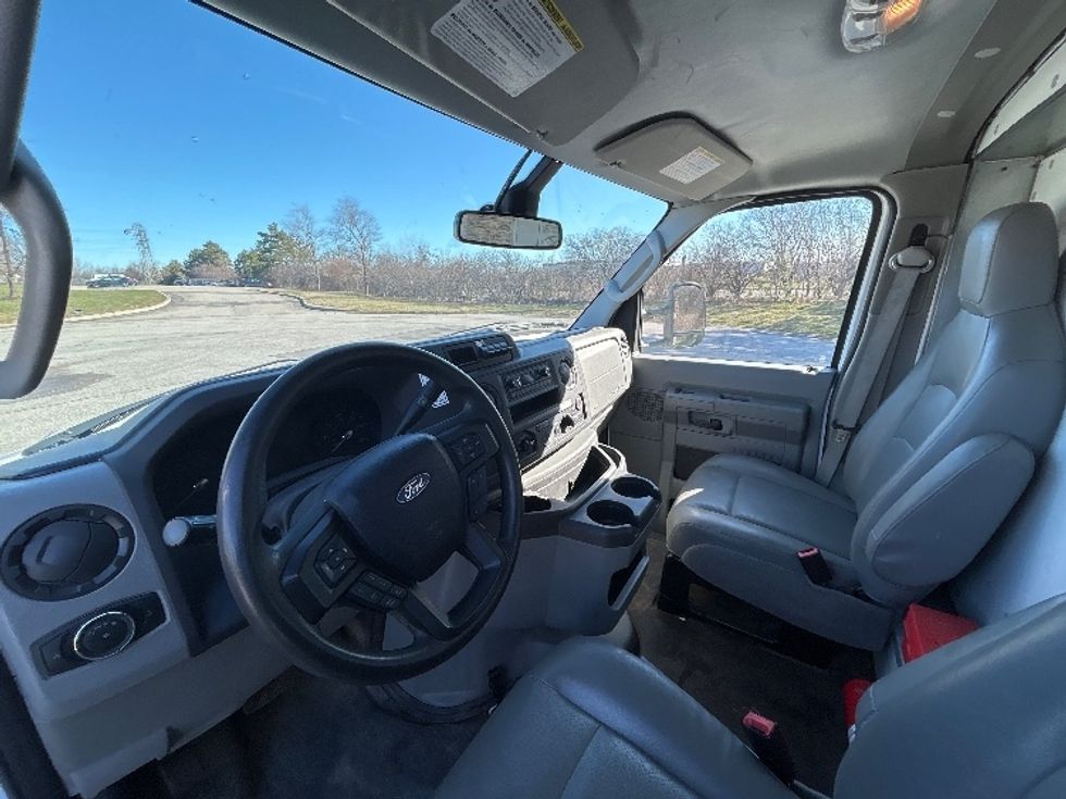 Light Duty Box Truck-Light and Medium Duty Trucks-Ford-2022-E350-Rochester-NY-116,896\n\t\tmiles-$ 27,250 - Image 15
