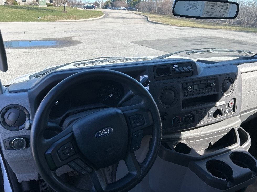 Light Duty Box Truck-Light and Medium Duty Trucks-Ford-2022-E350-Rochester-NY-116,896\n\t\tmiles-$ 27,250 - Image 16