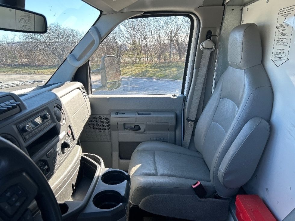 Light Duty Box Truck-Light and Medium Duty Trucks-Ford-2022-E350-Rochester-NY-116,896\n\t\tmiles-$ 27,250 - Image 17
