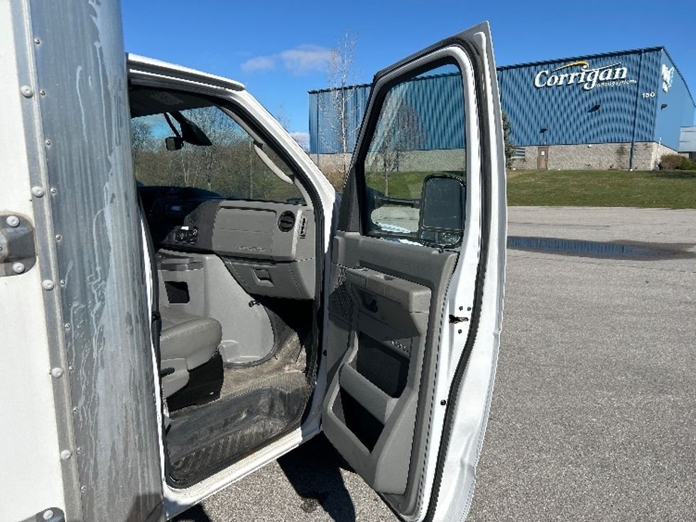 Light Duty Box Truck-Light and Medium Duty Trucks-Ford-2022-E350-Rochester-NY-116,896\n\t\tmiles-$ 27,250 - Image 18