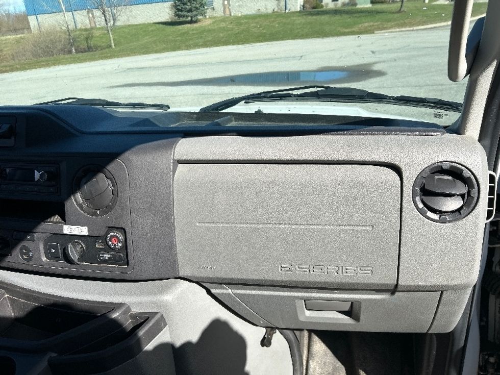 Light Duty Box Truck-Light and Medium Duty Trucks-Ford-2022-E350-Rochester-NY-116,896\n\t\tmiles-$ 27,250 - Image 19