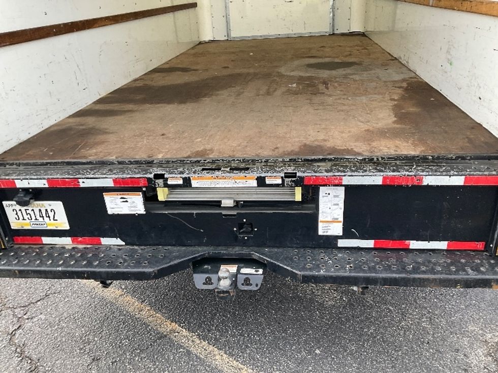 Light Duty Box Truck-Light and Medium Duty Trucks-Ford-2022-E350-Rochester-NY-75,884\n\t\tmiles-$ 30,250 - Image 10