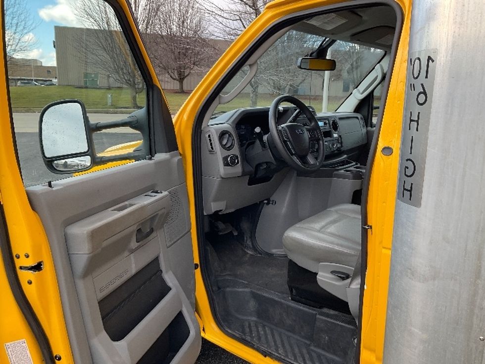 Light Duty Box Truck-Light and Medium Duty Trucks-Ford-2022-E350-Rochester-NY-75,884\n\t\tmiles-$ 30,250 - Image 16