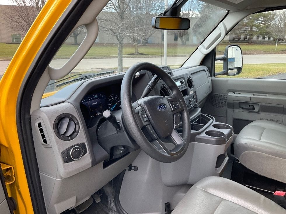 Light Duty Box Truck-Light and Medium Duty Trucks-Ford-2022-E350-Rochester-NY-75,884\n\t\tmiles-$ 30,250 - Image 17