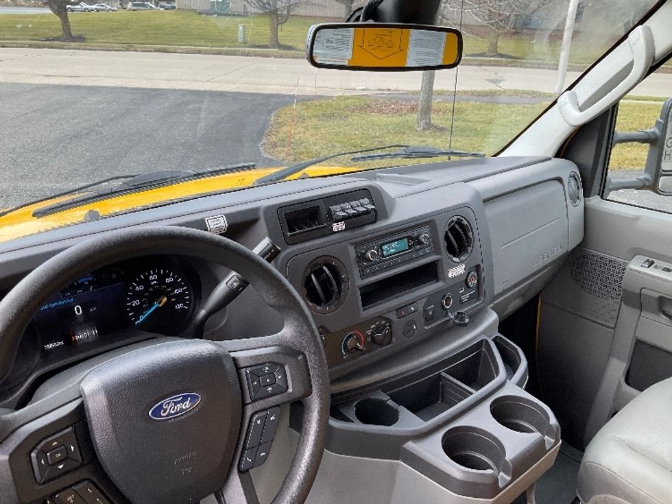 Light Duty Box Truck-Light and Medium Duty Trucks-Ford-2022-E350-Rochester-NY-75,884\n\t\tmiles-$ 30,250 - Image 18