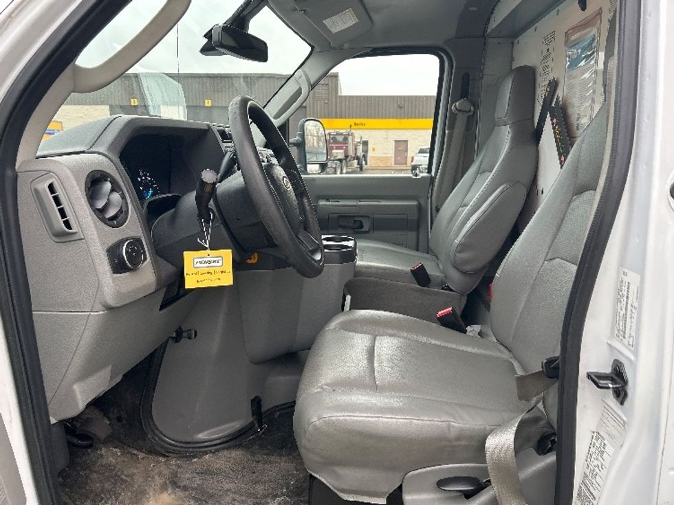 Light Duty Box Truck-Light and Medium Duty Trucks-Ford-2022-E350-Rochester-NY-96,193\n\t\tmiles-$ 29,500 - Image 19