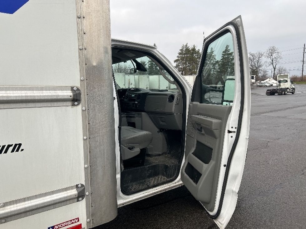 Light Duty Box Truck-Light and Medium Duty Trucks-Ford-2022-E350-Rochester-NY-96,193\n\t\tmiles-$ 29,500 - Image 20