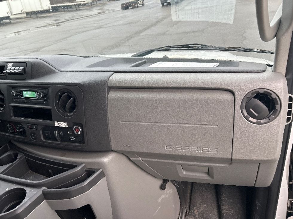 Light Duty Box Truck-Light and Medium Duty Trucks-Ford-2022-E350-Rochester-NY-96,193\n\t\tmiles-$ 29,500 - Image 21