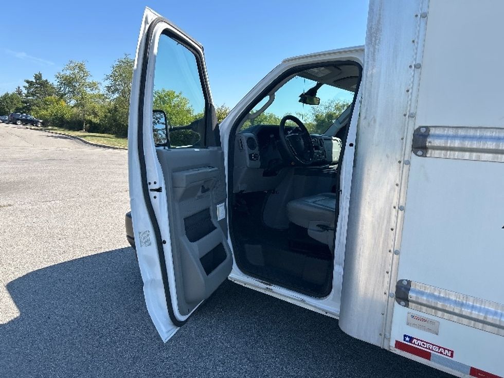Light Duty Box Truck-Light and Medium Duty Trucks-Ford-2022-E350-Rochester-NY-99,867\n\t\tmiles-$ 29,000 - Image 14