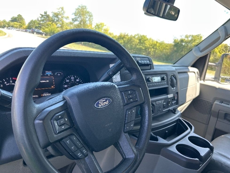 Light Duty Box Truck-Light and Medium Duty Trucks-Ford-2022-E350-Rochester-NY-99,867\n\t\tmiles-$ 29,000 - Image 15