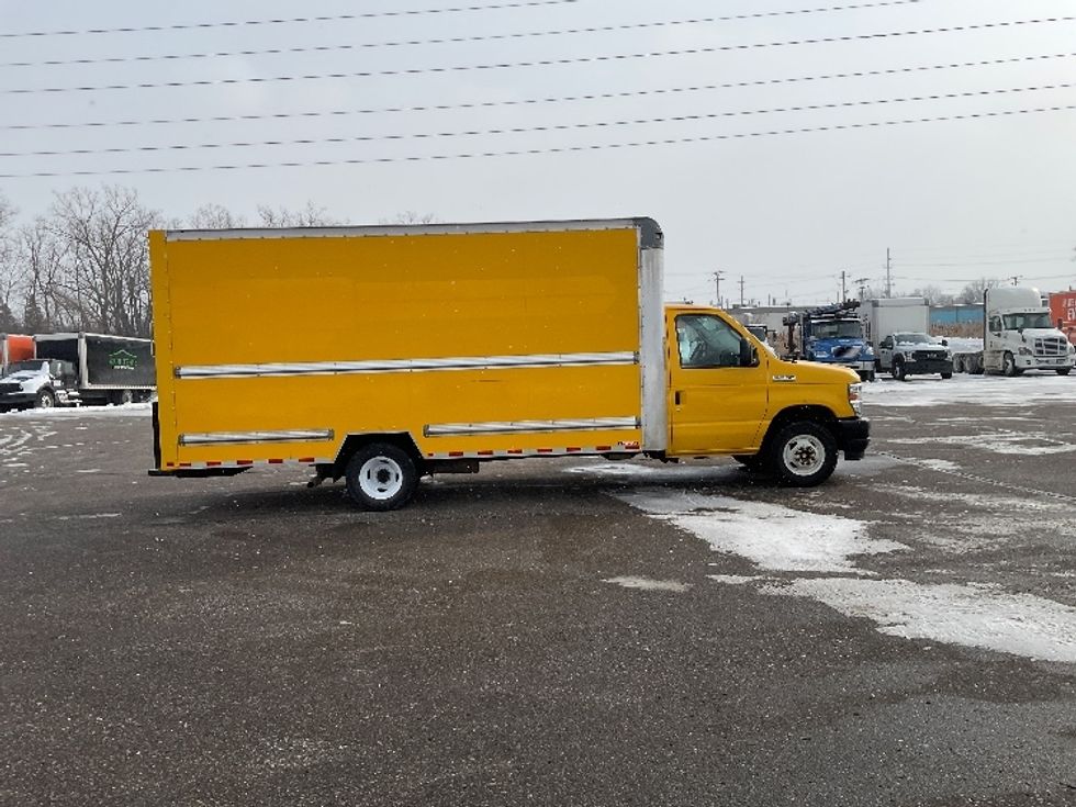 Light Duty Box Truck-Light and Medium Duty Trucks-Ford-2022-E350-Romulus-MI-121,947\n\t\tmiles-$ 24,000 - Image 14