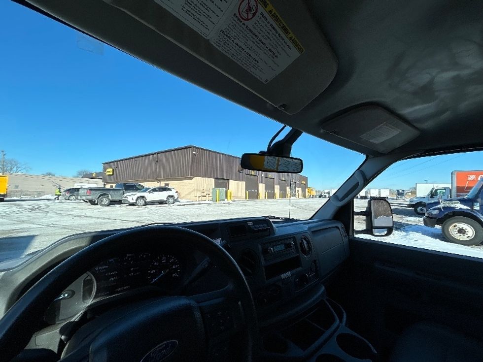 Light Duty Box Truck-Light and Medium Duty Trucks-Ford-2022-E350-Romulus-MI-121,947\n\t\tmiles-$ 24,000 - Image 16