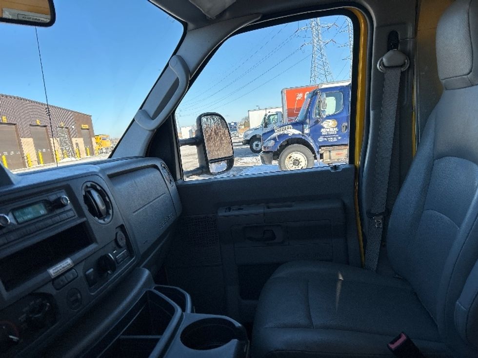 Light Duty Box Truck-Light and Medium Duty Trucks-Ford-2022-E350-Romulus-MI-121,947\n\t\tmiles-$ 24,000 - Image 18