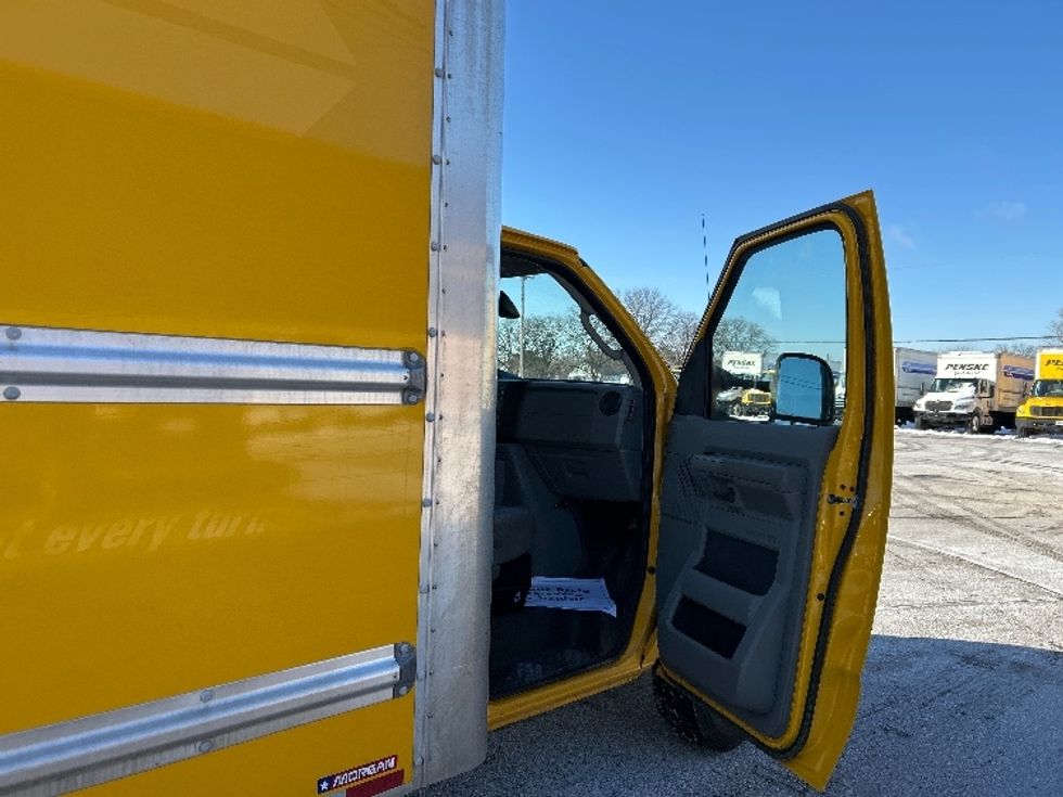 Light Duty Box Truck-Light and Medium Duty Trucks-Ford-2022-E350-Romulus-MI-121,947\n\t\tmiles-$ 24,000 - Image 19