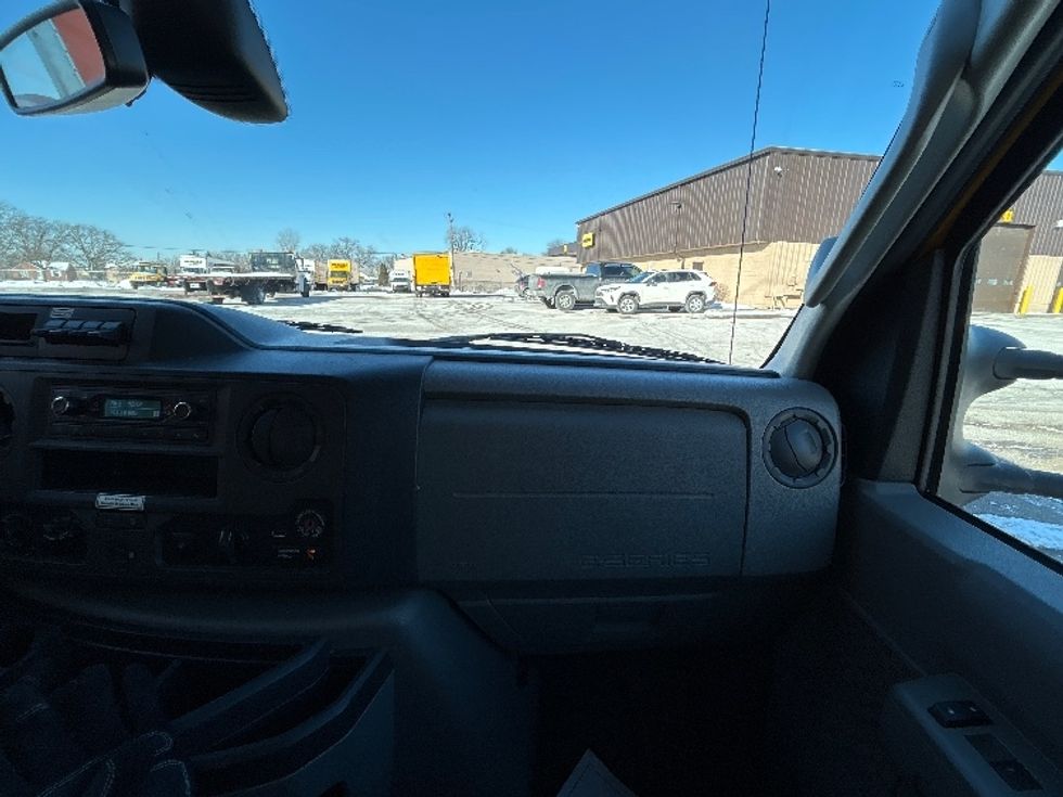 Light Duty Box Truck-Light and Medium Duty Trucks-Ford-2022-E350-Romulus-MI-121,947\n\t\tmiles-$ 24,000 - Image 20