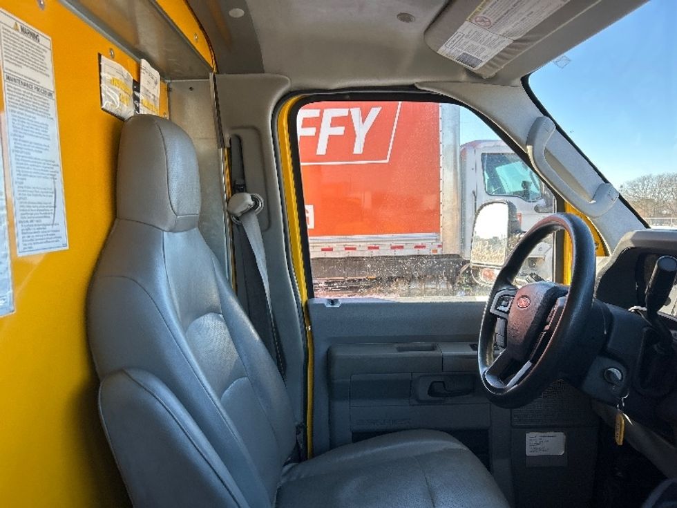 Light Duty Box Truck-Light and Medium Duty Trucks-Ford-2022-E350-Romulus-MI-121,947\n\t\tmiles-$ 24,000 - Image 21