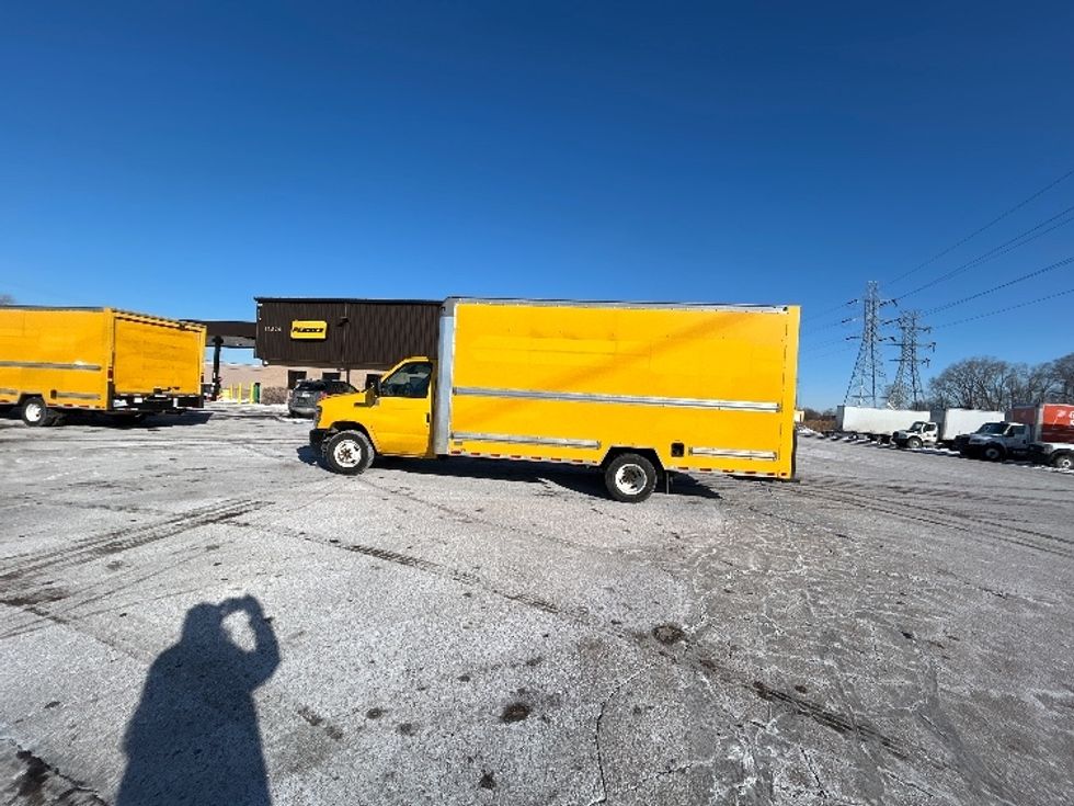 Light Duty Box Truck-Light and Medium Duty Trucks-Ford-2022-E350-Romulus-MI-121,947\n\t\tmiles-$ 24,000 - Image 4