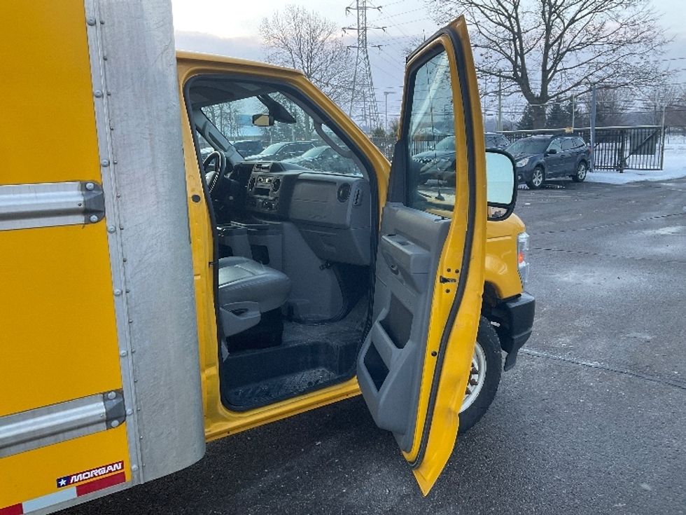 Light Duty Box Truck-Light and Medium Duty Trucks-Ford-2022-E350-Romulus-MI-127,269\n\t\tmiles-$ 23,250 - Image 17