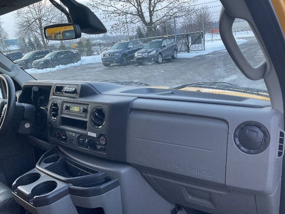 Light Duty Box Truck-Light and Medium Duty Trucks-Ford-2022-E350-Romulus-MI-127,269\n\t\tmiles-$ 23,250 - Image 18