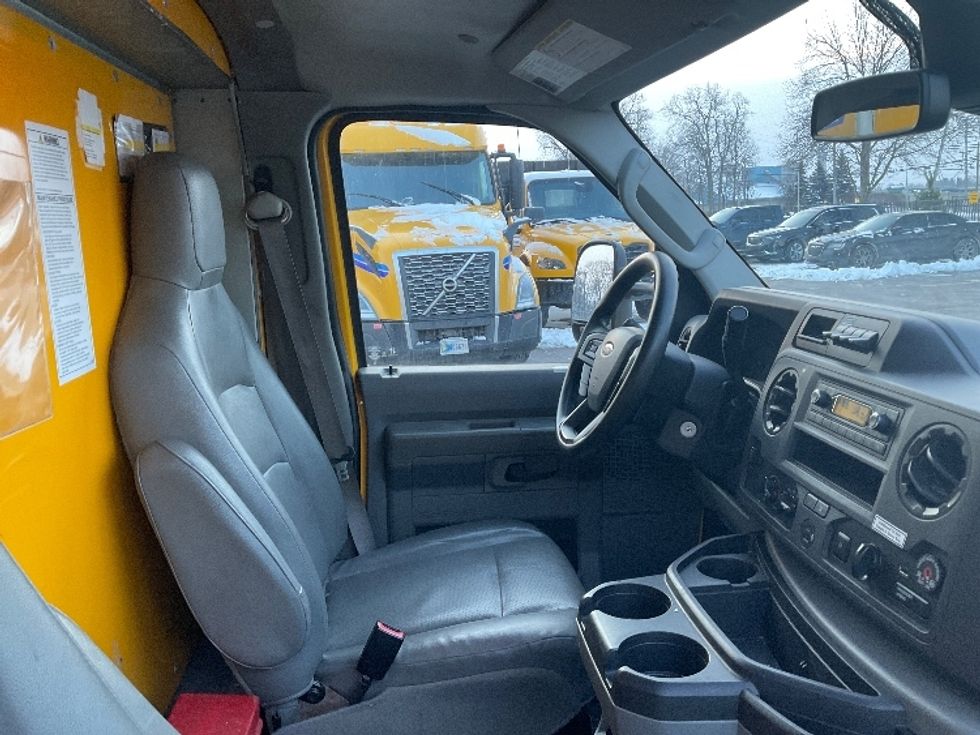 Light Duty Box Truck-Light and Medium Duty Trucks-Ford-2022-E350-Romulus-MI-127,269\n\t\tmiles-$ 23,250 - Image 19