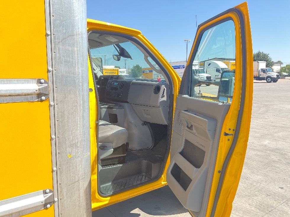Light Duty Box Truck-Light and Medium Duty Trucks-Ford-2022-E350-Round Rock-TX-103,329\n\t\tmiles-$ 26,250 - Image 19