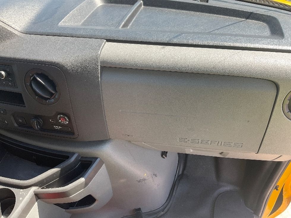 Light Duty Box Truck-Light and Medium Duty Trucks-Ford-2022-E350-Round Rock-TX-103,329\n\t\tmiles-$ 26,250 - Image 20