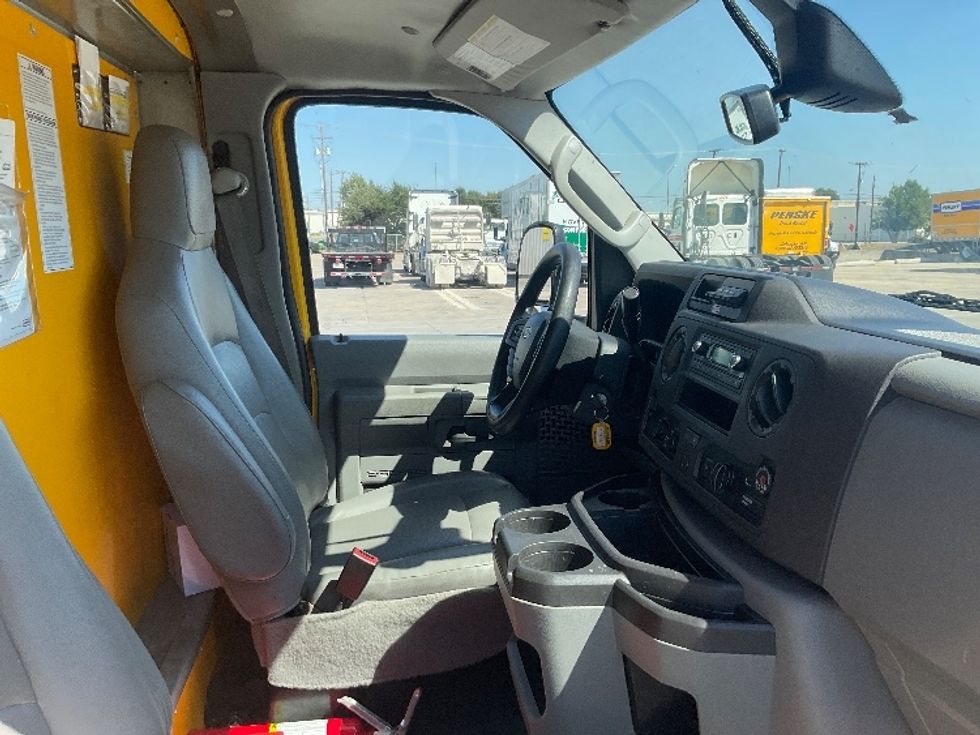 Light Duty Box Truck-Light and Medium Duty Trucks-Ford-2022-E350-Round Rock-TX-103,329\n\t\tmiles-$ 26,250 - Image 21