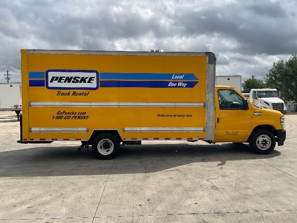 Light Duty Box Truck-Light and Medium Duty Trucks-Ford-2022-E350-Round Rock-TX-105,693\n\t\tmiles-$ 26,500 - Image 12