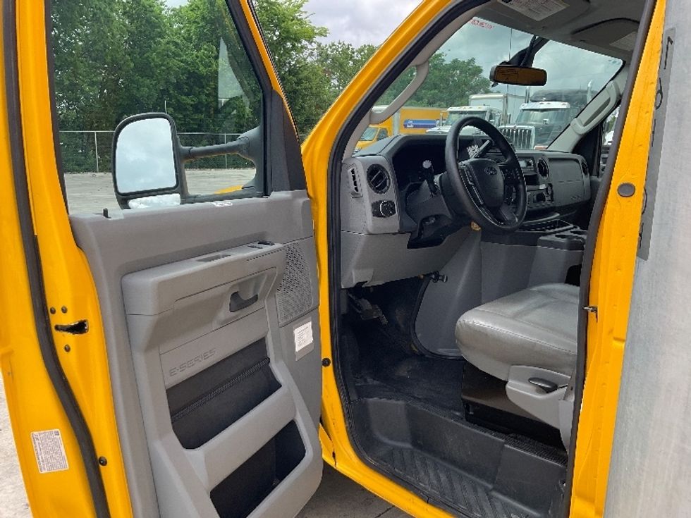Light Duty Box Truck-Light and Medium Duty Trucks-Ford-2022-E350-Round Rock-TX-105,693\n\t\tmiles-$ 26,500 - Image 13