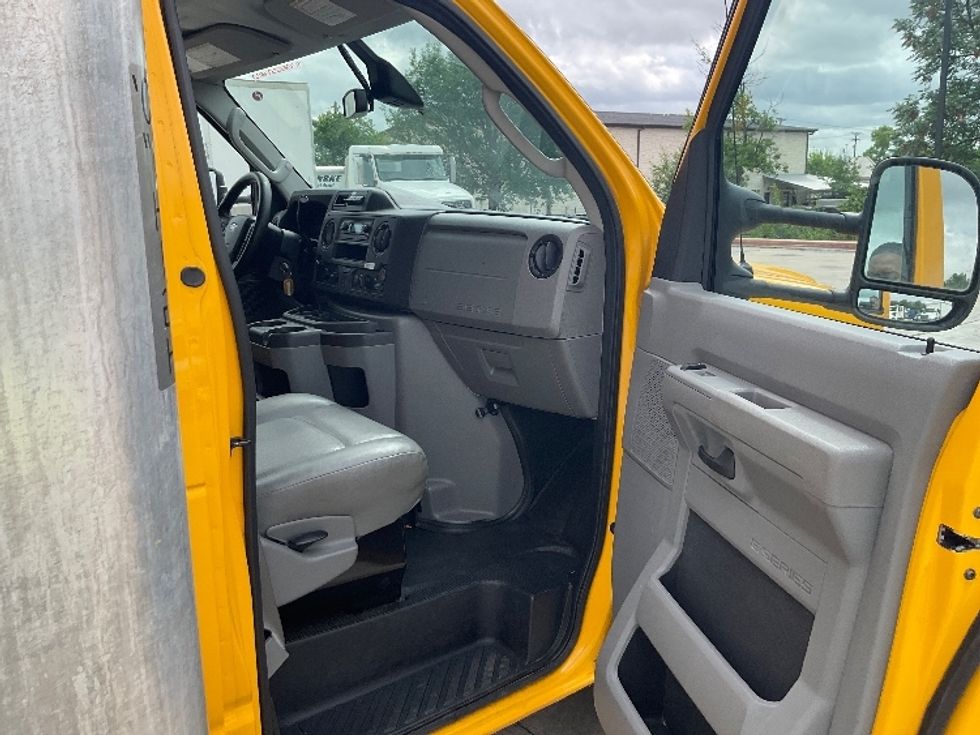 Light Duty Box Truck-Light and Medium Duty Trucks-Ford-2022-E350-Round Rock-TX-105,693\n\t\tmiles-$ 26,500 - Image 17