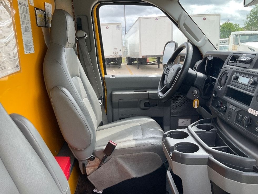 Light Duty Box Truck-Light and Medium Duty Trucks-Ford-2022-E350-Round Rock-TX-105,693\n\t\tmiles-$ 26,500 - Image 19