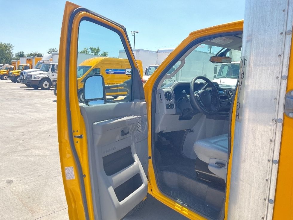 Light Duty Box Truck-Light and Medium Duty Trucks-Ford-2022-E350-Round Rock-TX-88,770\n\t\tmiles-$ 36,250 - Image 15