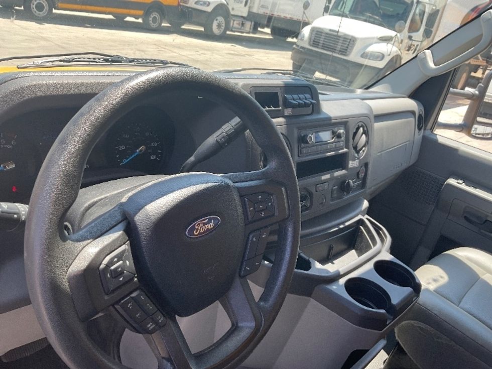 Light Duty Box Truck-Light and Medium Duty Trucks-Ford-2022-E350-Round Rock-TX-88,770\n\t\tmiles-$ 36,250 - Image 16