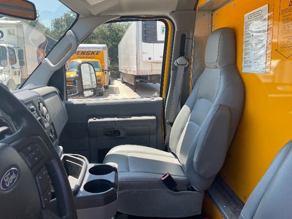 Light Duty Box Truck-Light and Medium Duty Trucks-Ford-2022-E350-Round Rock-TX-88,770\n\t\tmiles-$ 36,250 - Image 18