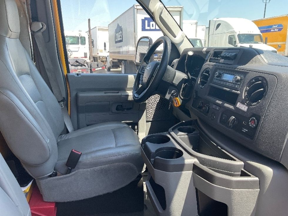 Light Duty Box Truck-Light and Medium Duty Trucks-Ford-2022-E350-Round Rock-TX-88,770\n\t\tmiles-$ 36,250 - Image 21