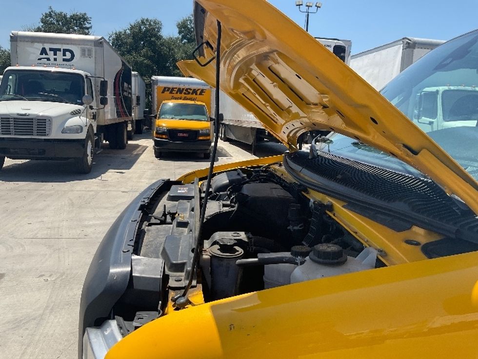 Light Duty Box Truck-Light and Medium Duty Trucks-Ford-2022-E350-Round Rock-TX-88,770\n\t\tmiles-$ 36,250 - Image 23