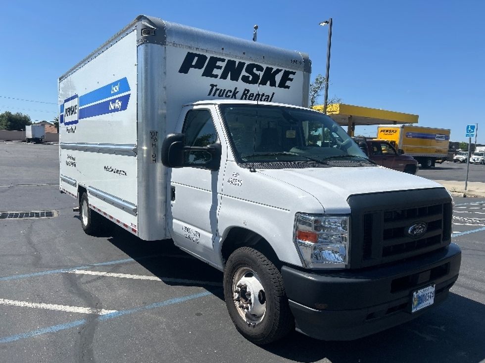 Light Duty Box Truck-Light and Medium Duty Trucks-Ford-2022-E350-Sacramento-CA-117,132\n\t\tmiles-$ 26,250 - Image 1