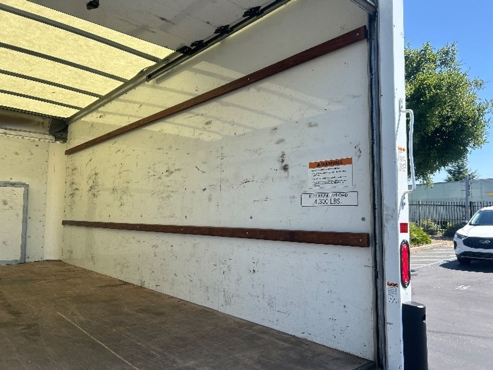 Light Duty Box Truck-Light and Medium Duty Trucks-Ford-2022-E350-Sacramento-CA-117,132\n\t\tmiles-$ 26,250 - Image 10