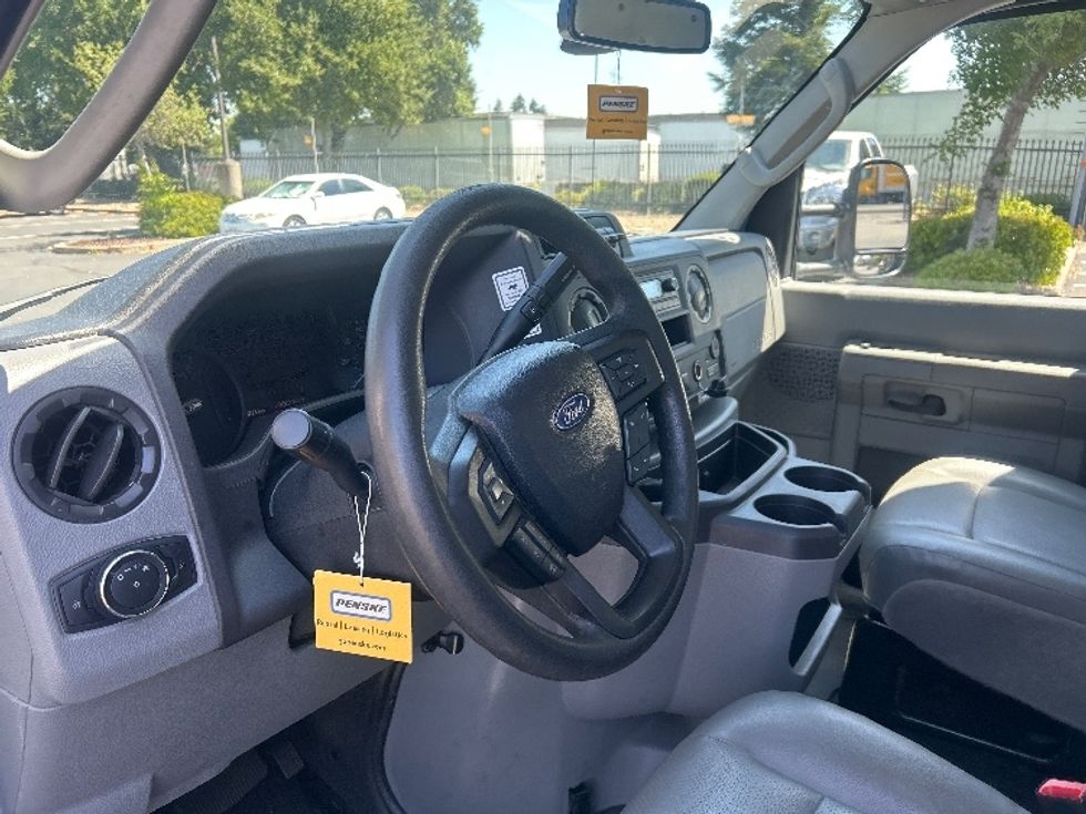 Light Duty Box Truck-Light and Medium Duty Trucks-Ford-2022-E350-Sacramento-CA-117,132\n\t\tmiles-$ 26,250 - Image 14