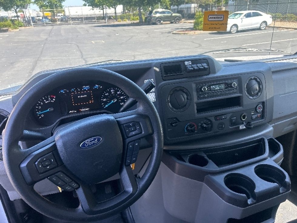 Light Duty Box Truck-Light and Medium Duty Trucks-Ford-2022-E350-Sacramento-CA-117,132\n\t\tmiles-$ 26,250 - Image 15