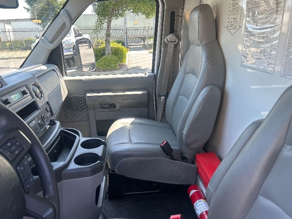 Light Duty Box Truck-Light and Medium Duty Trucks-Ford-2022-E350-Sacramento-CA-117,132\n\t\tmiles-$ 26,250 - Image 16