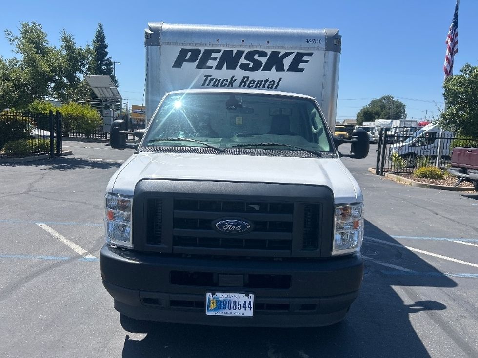 Light Duty Box Truck-Light and Medium Duty Trucks-Ford-2022-E350-Sacramento-CA-117,132\n\t\tmiles-$ 26,250 - Image 2