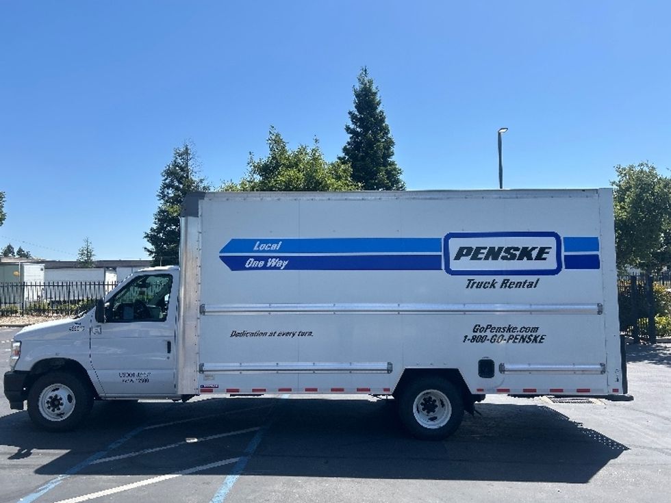Light Duty Box Truck-Light and Medium Duty Trucks-Ford-2022-E350-Sacramento-CA-117,132\n\t\tmiles-$ 26,250 - Image 4