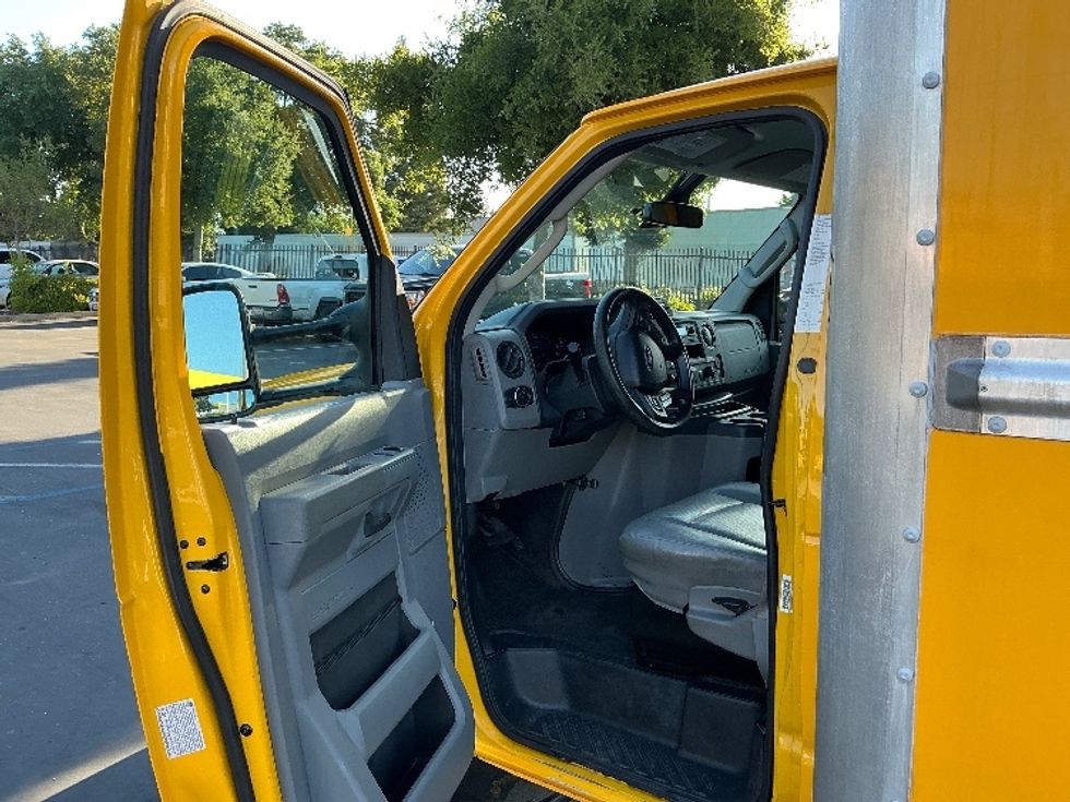 Light Duty Box Truck-Light and Medium Duty Trucks-Ford-2022-E350-Sacramento-CA-94,324\n\t\tmiles-$ 27,500 - Image 16