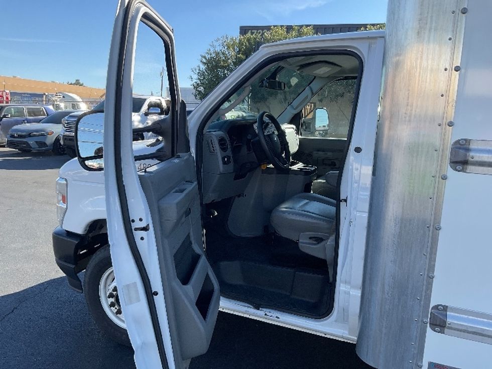 Light Duty Box Truck-Light and Medium Duty Trucks-Ford-2022-E350-Sacramento-CA-95,178\n\t\tmiles-$ 30,500 - Image 15
